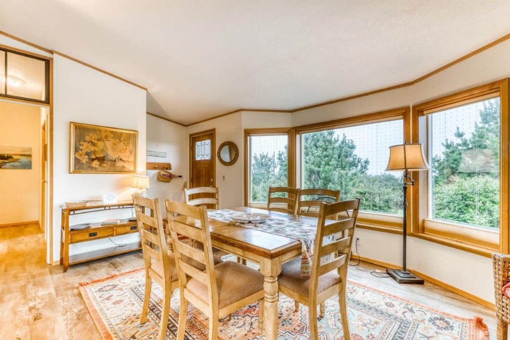 Pacific View Escape Image 11
