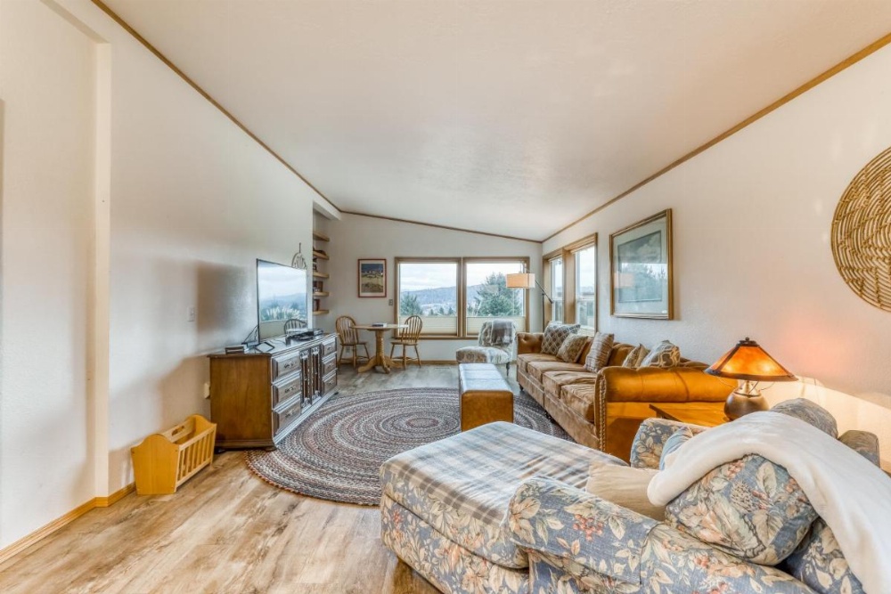 Pacific View Escape Image 20